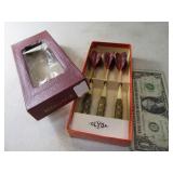 Vintage CLYDA Red 3pc Feather Dart Set EXC