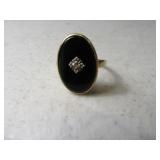 10kt Gold sz4 Ring w/ Black Stone 3/4" Front 2g