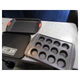 Lot (4) Kitchen BakeWare & Cutting Boards NICE