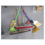 Lot (7) Brooms Push&Regular