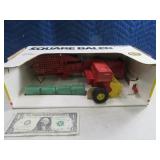 ERTL 1986 Diecast New Holland Square Bailer Toy