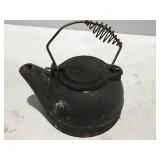 Cast iron pot
