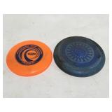 2 frisbees