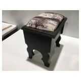 Shoe shine box
