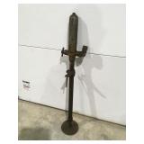 Hydraulic jack? Unsure of what this item is