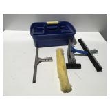 Tote with squeegees