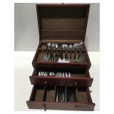 Flatware in a boxtwo different patterns