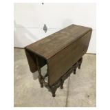 Drop leaf table