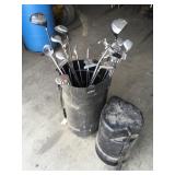 Golf bag carrier with clubs