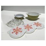 Small Pyrex bowls, six Pyrex miscellaneous lids