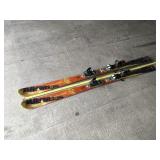 Salomon Pilot snow skis