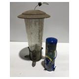 2 Bird feeders