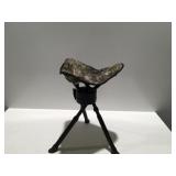 Small swiveling hunting/fishing seat