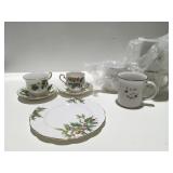 4 Pfaltzgraff winterberry cups, and other