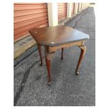 Henkle Harris Drop Leaf Corner Table 27"Hx32.5"W