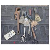 Ridgid 1/4' Pipe Wrench, 5 Putty Knives, 3