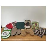 OVEN MITS & HOT PADS
