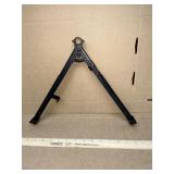 New barrel mount foldable bipod