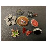 Group of brooches Group of brooches