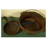 Griswold Dutch oven, two skillets Griswold Dutch oven, two skillets