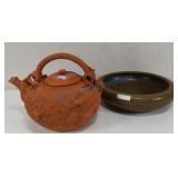 Terracotta teapot and tea dust bowl Terracotta teapot and tea dust bowl