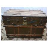 Large antique trunk with great til and insides Large antique trunk with great til and insides