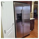 GE Stainless Steel Refrigerator / Freezer