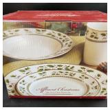 Christmas Dishes 16 Piece Set NEW