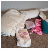 Royal Velvet w/ Pillows & Blankets Lot Royal Velvet w/ Pillows & Blankets Lot