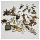 Lot of Vintage Keys