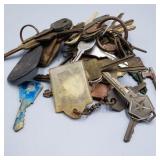 Small Lot of Vintage Keys