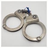 Smith and Wesson Handcuffs w/ Key Smith and Wesson Handcuffs w/ Key