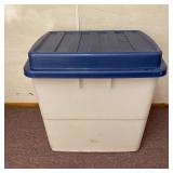 55 Gallon Storage Tub Missing 1 Wheel