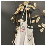 Aprons & Decor