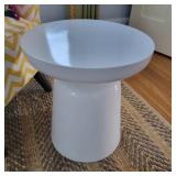 Retro Style Small White Metal Table Retro Style Small White Metal Table