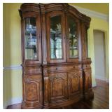 Collezione Europa Luxury China Cabinet