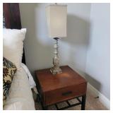 End Table w/ Lamp