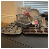 Kitchen Bakeware Lot