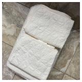 Echo Full/ Queen Bedspread w/ Shams Echo Full/ Queen Bedspread w/ Shams