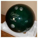 Vintage Cyclone 300 Bowling Ball 7UZ1262 Vintage Cyclone 300 Bowling Ball 7UZ1262