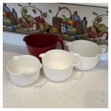 4 Plastic Mixing Pitchers 4 Plastic Mixing Pitchers