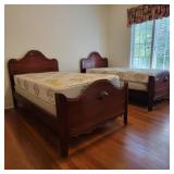 Vintage Davis Cabinet Co. Collectors Cherry Beds Vintage Davis Cabinet Co. Collectors Cherry Beds