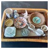 Tray of Misc Decorative Knicknacks Tray of Misc Decorative Knicknacks