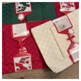 4 New Napkin/ Placemat Sets 4 New Napkin/ Placemat Sets