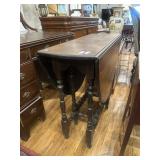 Drop leaf table