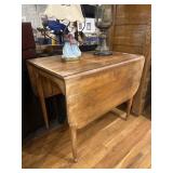 Drop leaf table
