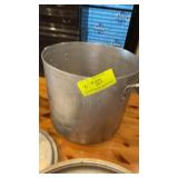 LARGE ALLUMINUM POT