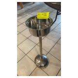 BUCKET STAND