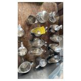 GRAVY BOATS AND CREAMERS