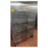 LOCKING CAGE ON WHEELS